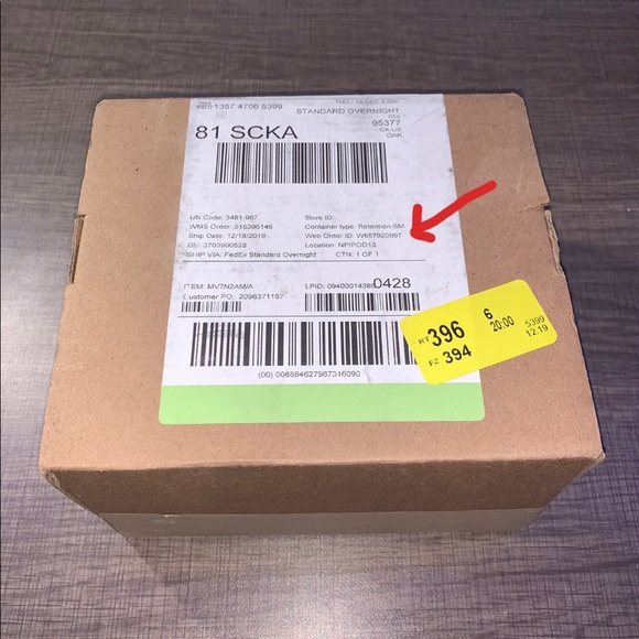 Apple AirPods Gen 2 w/ Wireless Charging Case - Picture 1 of 5